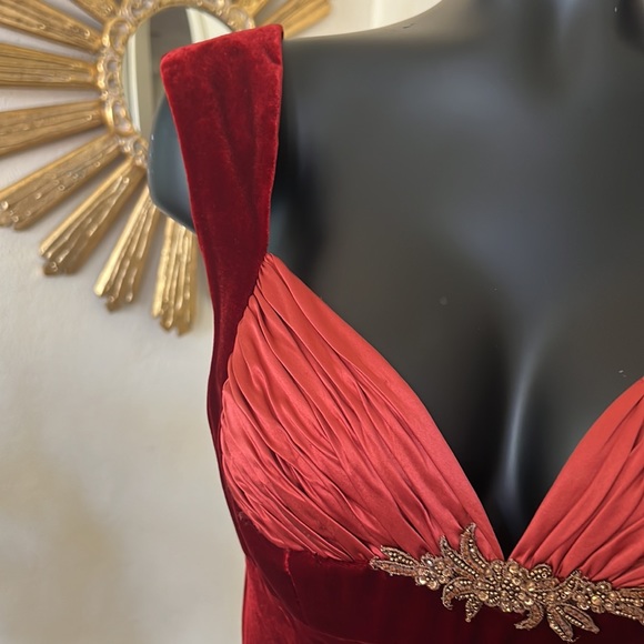 Badgley Mischka Evening gown. Simply Exquisitely! - Picture 4 of 9